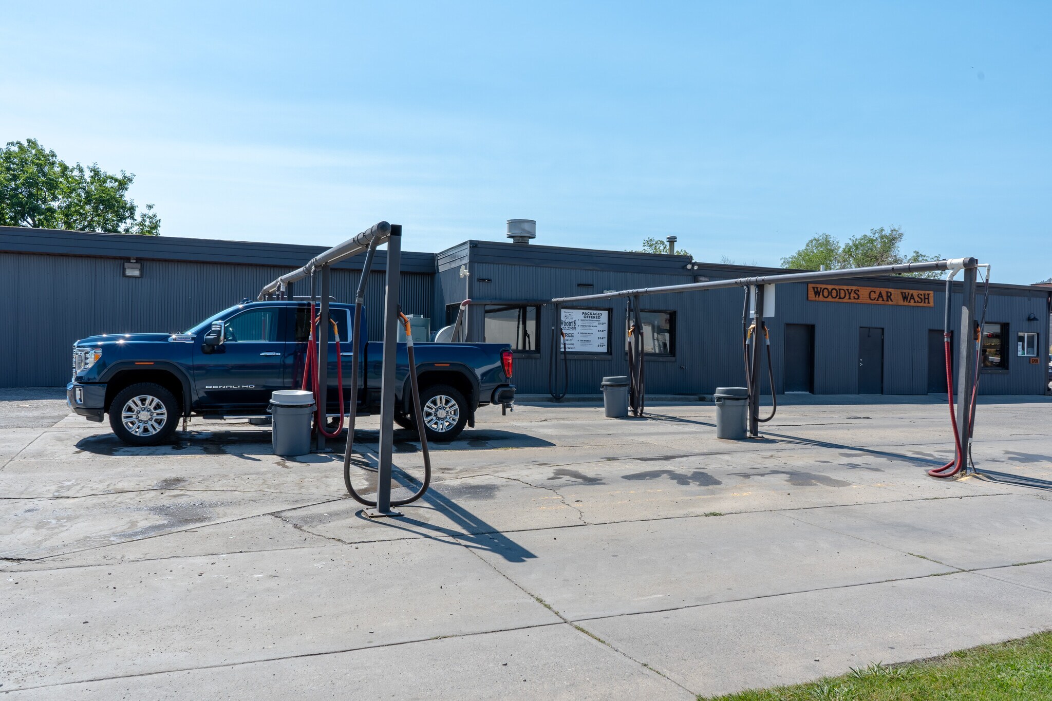 1201 Cedar St, Helena, MT 59601 Woody's Car Wash