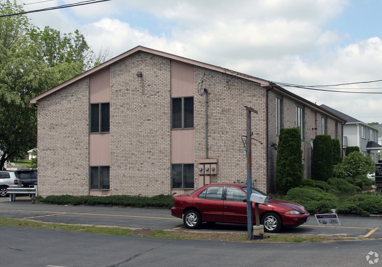 1308 Atwood Ave, Johnston, RI 02919