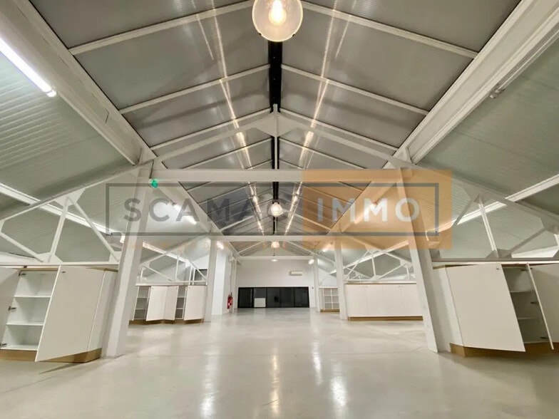 Flex in Saint-Maur-des-Fossés for sale - Building Photo - Image 2 of 5