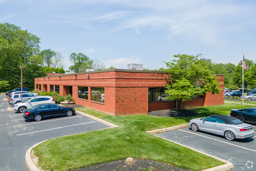 748 Springdale Dr, Exton, PA for lease - Building Photo - Image 2 of 4