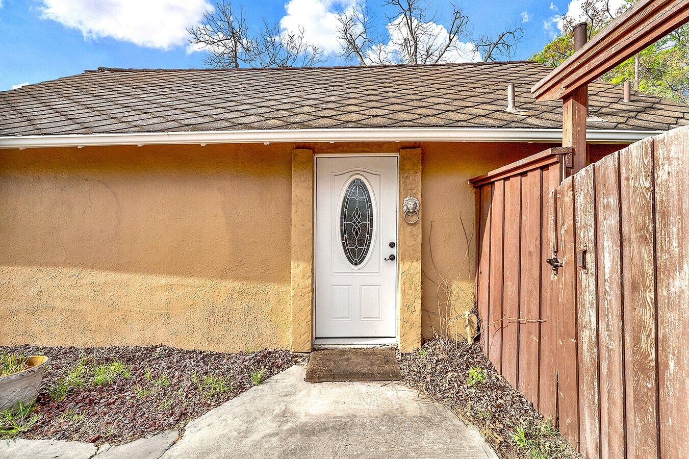 1108 W Coll St, New Braunfels, TX 78130 Office for Sale