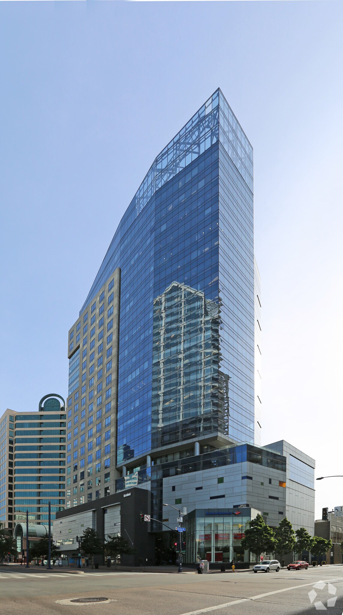 655 W Broadway, San Diego, CA 92101 Retail Space for Lease