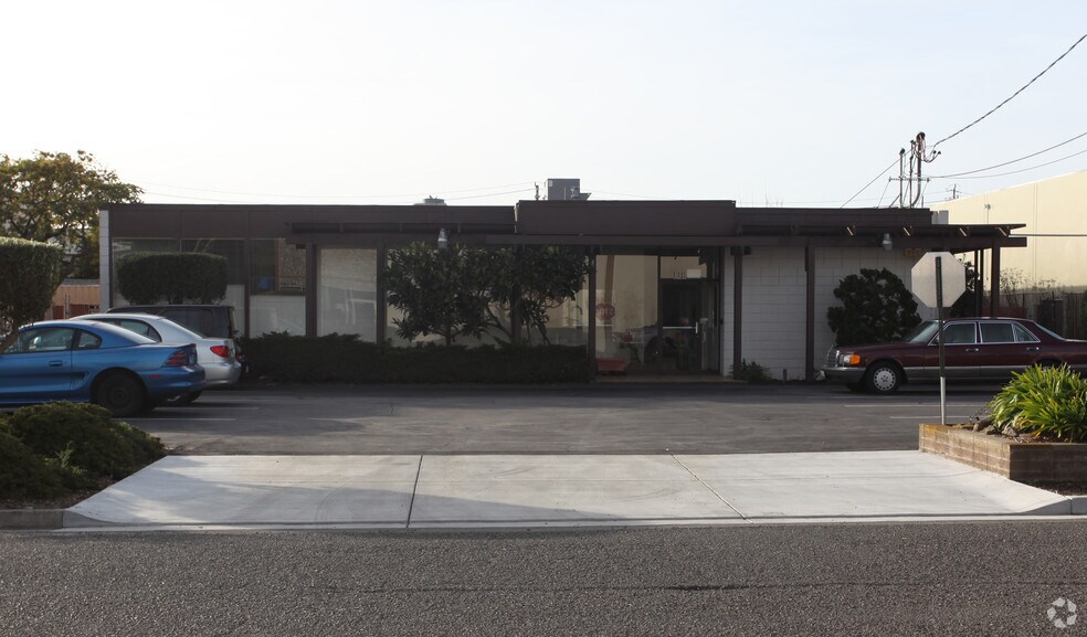 138 W Harris Ave, South San Francisco, CA for lease - Building Photo - Image 2 of 2