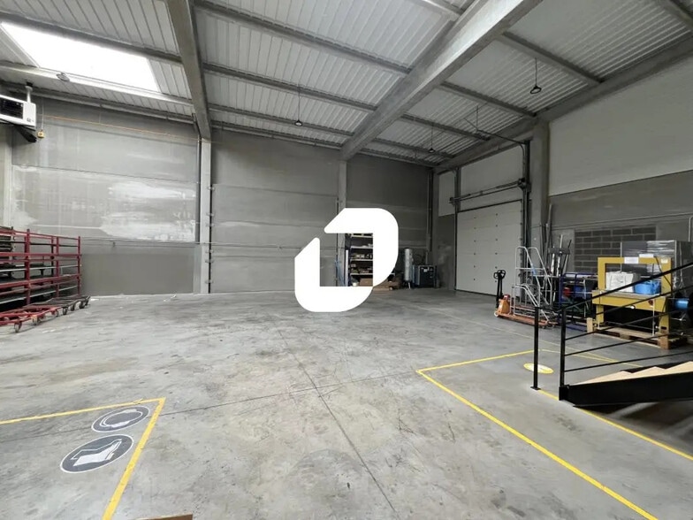 Retail in Hallennes-lez-Haubourdin for lease - Interior Photo - Image 1 of 9