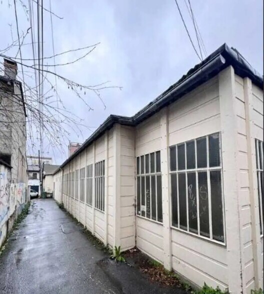 Flex in Montreuil for sale - Building Photo - Image 1 of 10