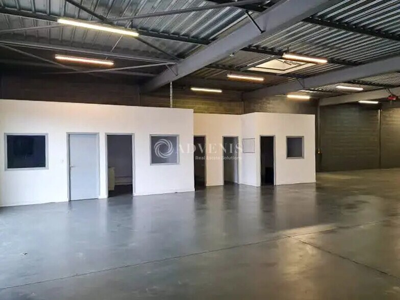 Flex in Saint-Brieuc for lease - Interior Photo - Image 3 of 7