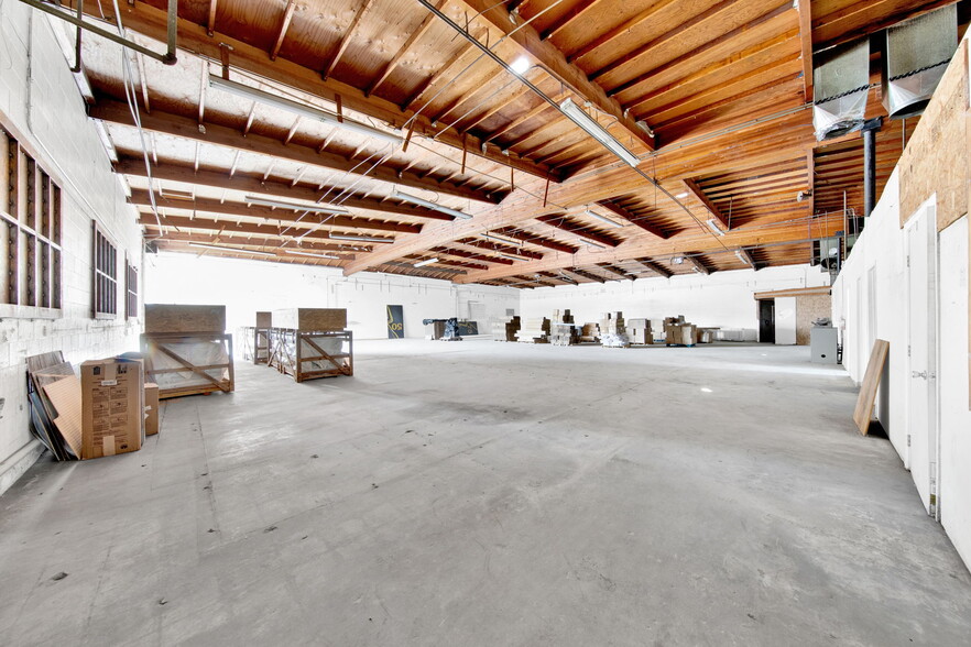 7315 Greenbush Ave, North Hollywood, CA for lease - Building Photo - Image 1 of 8