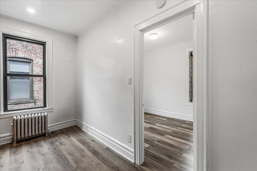 3625 30th St, Long Island City, NY for sale - Interior Photo - Image 3 of 18