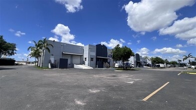 5055 NW 74th Ave, Miami, FL for lease Interior Photo- Image 2 of 9