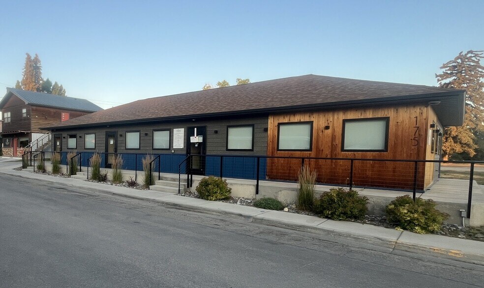 175 N 1st St, Lander, WY for lease - Building Photo - Image 3 of 10