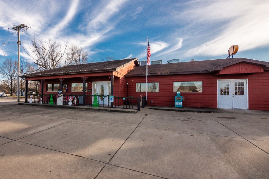 1212 S McLeansboro St, Benton, IL for sale - Building Photo - Image 1 of 1