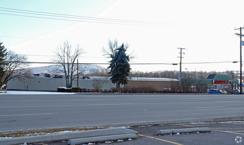 100-122 Hollidaysburg Plz, Duncansville, PA for lease - Primary Photo - Image 3 of 6