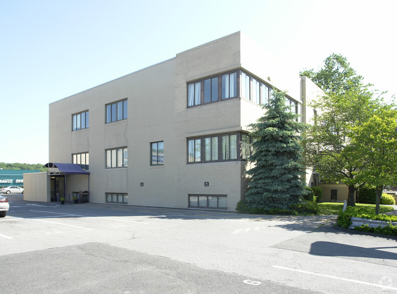 216 Central Ave, White Plains, NY for lease - Building Photo - Image 2 of 7