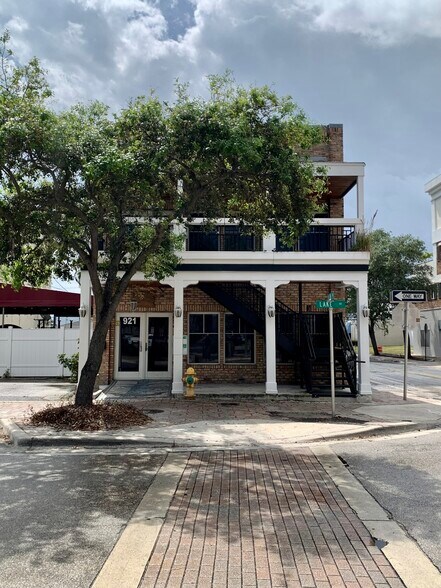 921 Lake Ave, Lake Worth, FL for sale - Building Photo - Image 1 of 1