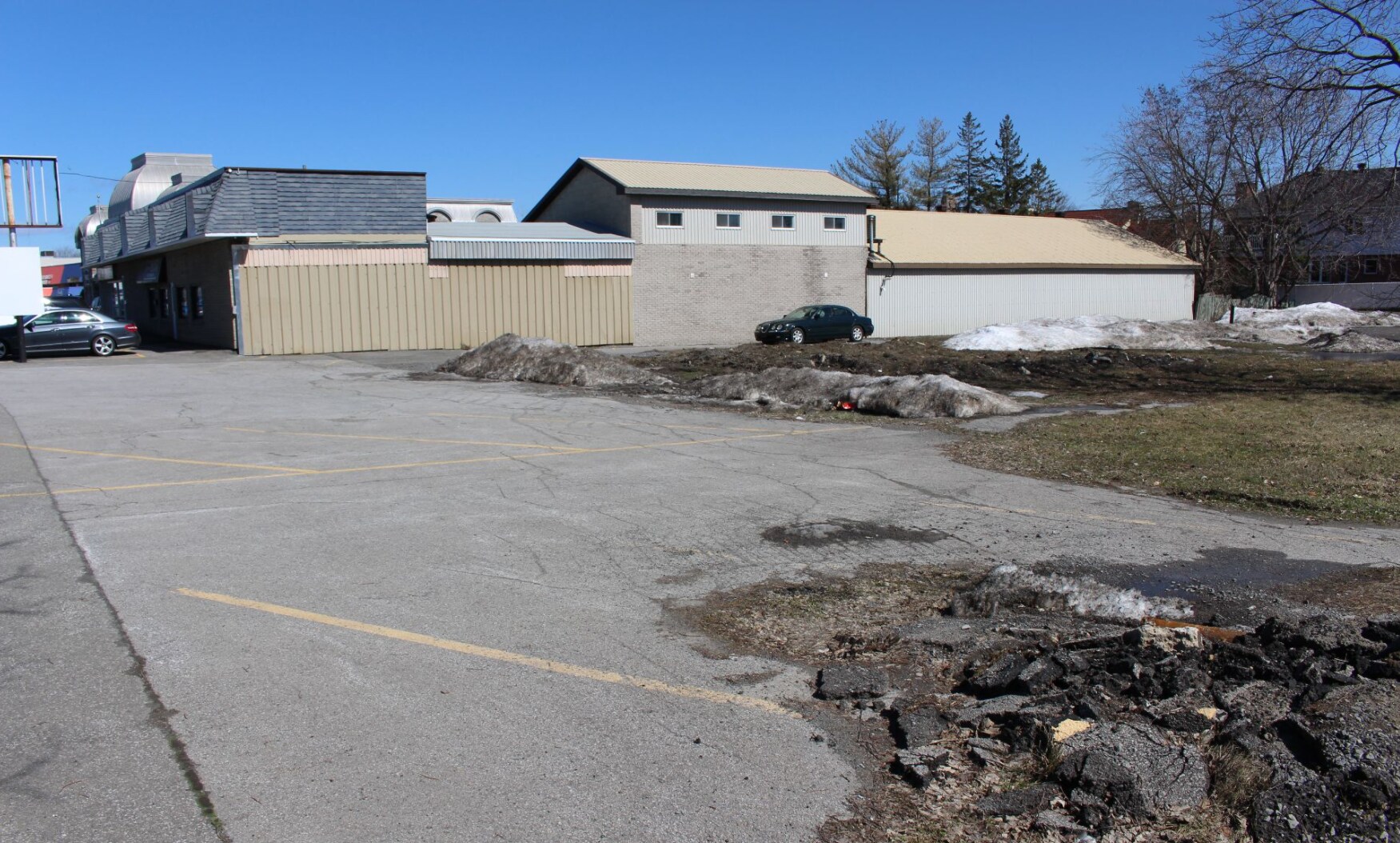 528 Rue Notre-Dame, Repentigny, QC for sale Primary Photo- Image 1 of 5