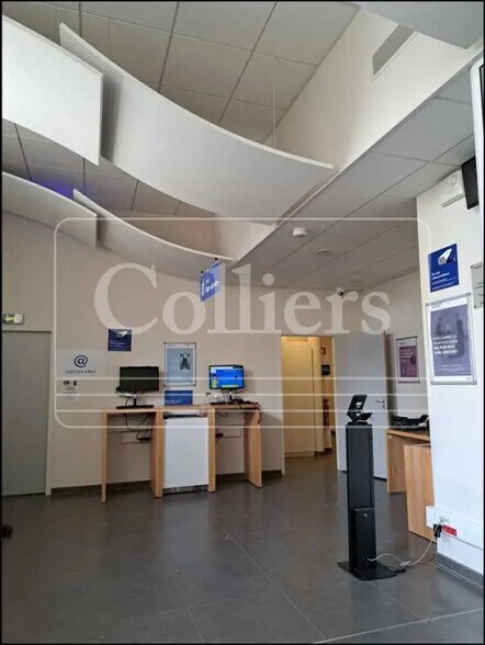 Office in La Ciotat for lease - Interior Photo - Image 1 of 6