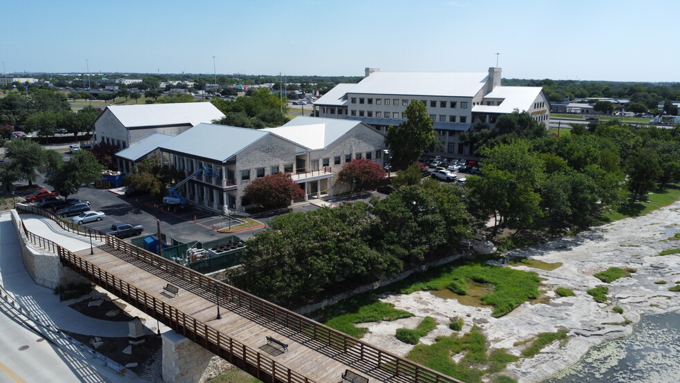 1 Chisholm Trail Rd, Round Rock, TX for lease - Building Photo - Image 3 of 18