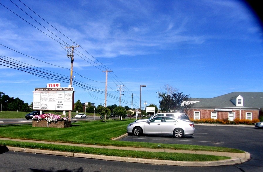 1149 Old Country Rd, Riverhead, NY for lease - Building Photo - Image 3 of 10