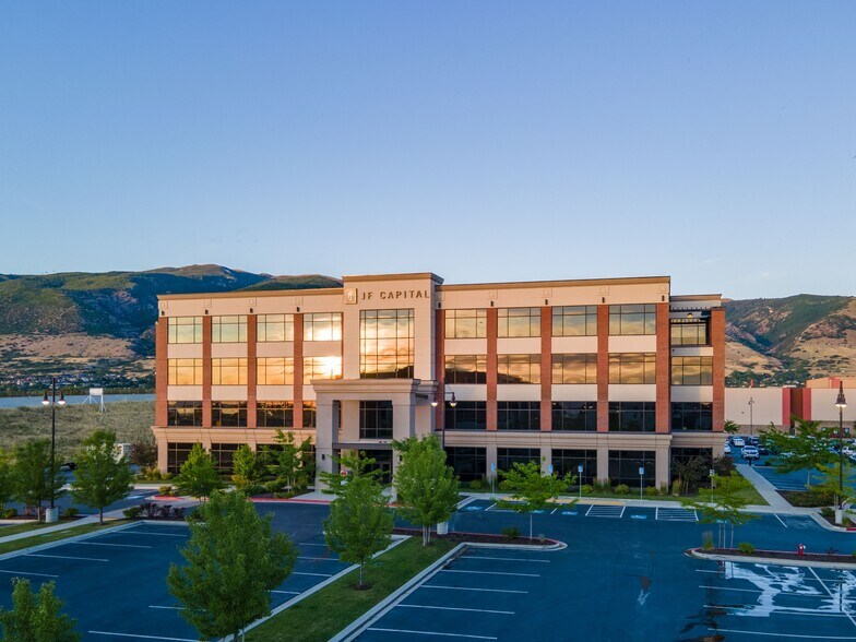 1148 W Legacy Crossing Blvd, Centerville, UT for lease - Building Photo - Image 3 of 11