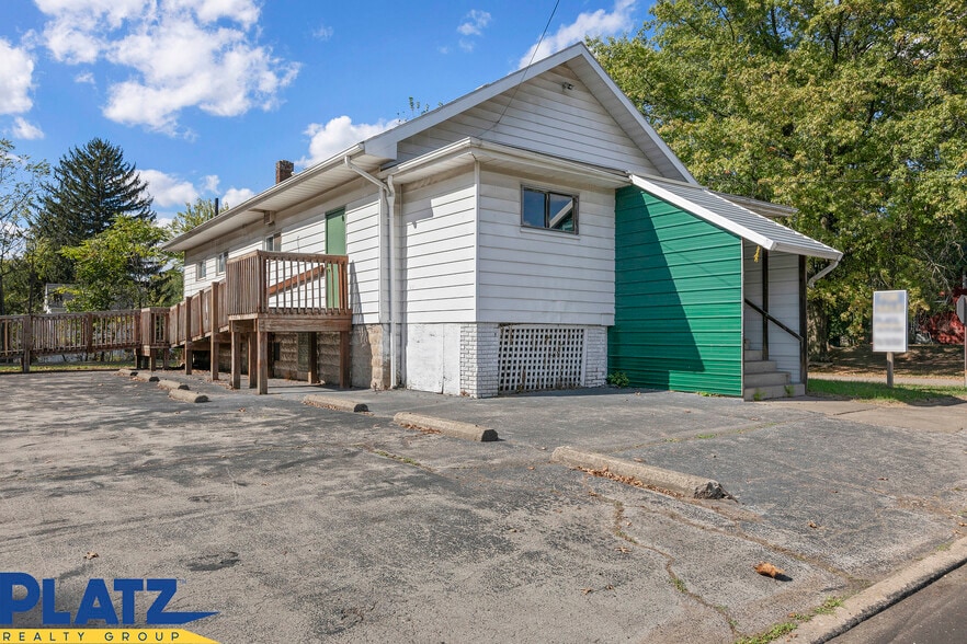 404 Fulton St, Niles, OH for sale - Primary Photo - Image 1 of 17