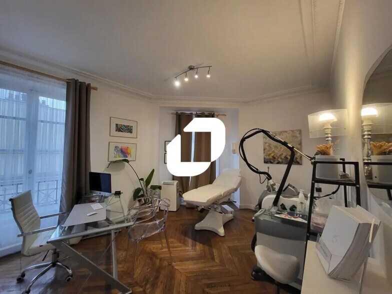 Office in Paris for lease - Interior Photo - Image 3 of 7