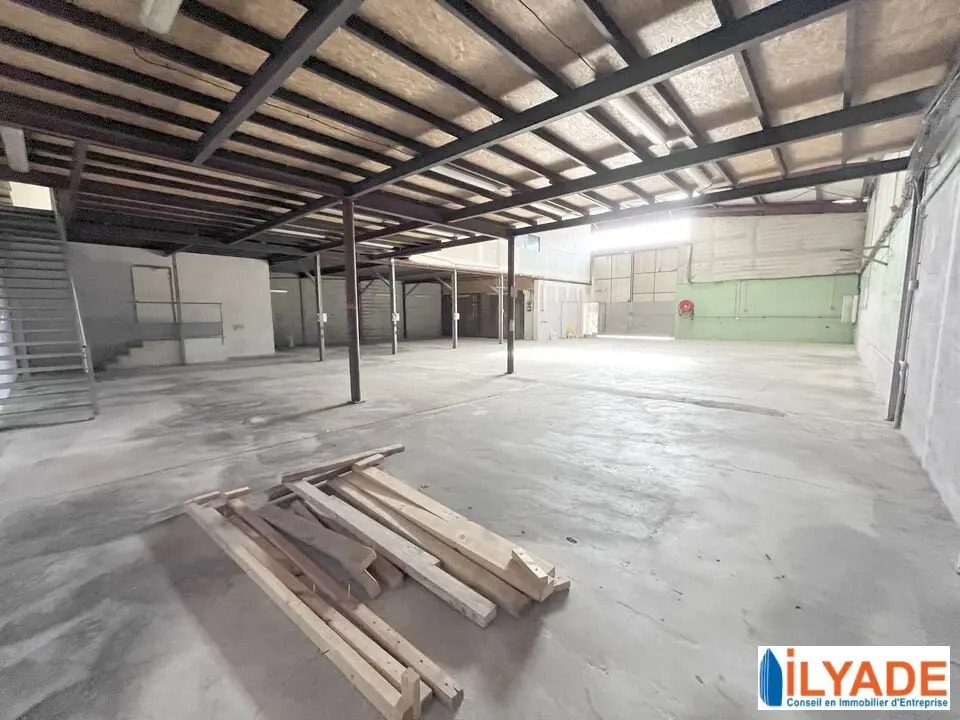 Flex in Aubagne for lease Interior Photo- Image 1 of 7