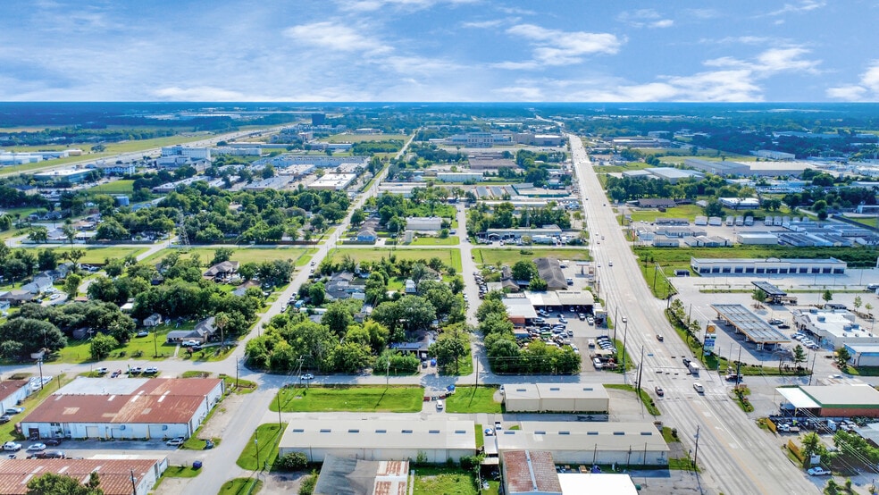 1027 Aldine Bender Rd, Houston, TX for lease - Building Photo - Image 3 of 20