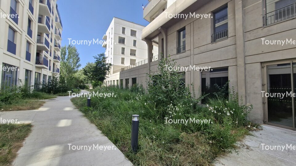Retail in Bordeaux for lease - Building Photo - Image 2 of 7