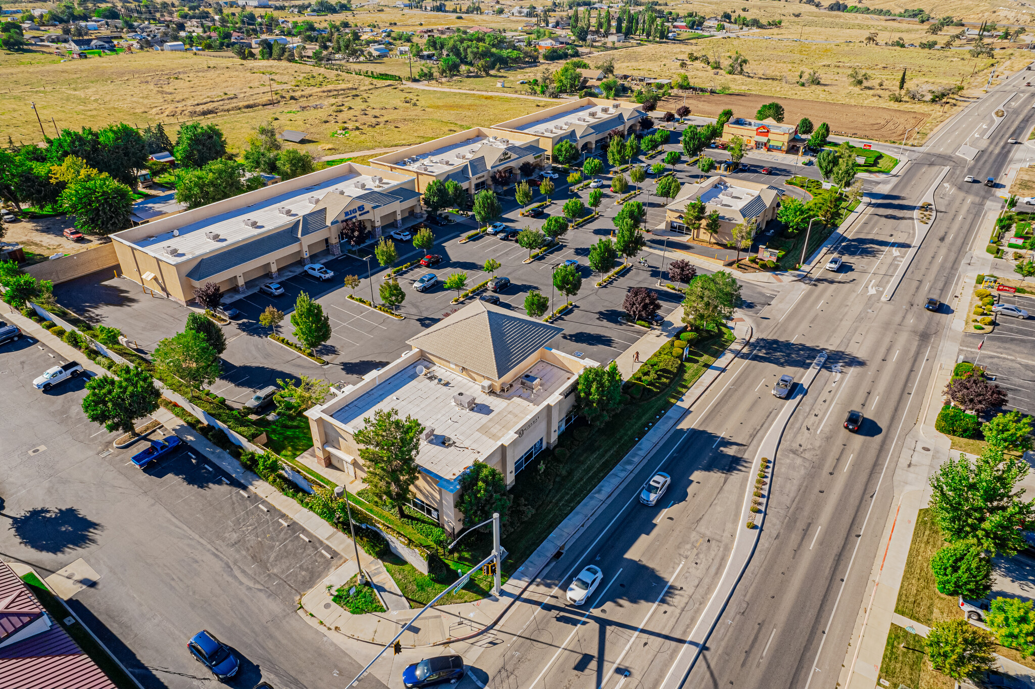 645-695 Tucker Rd, Tehachapi, CA for lease Building Photo- Image 1 of 9