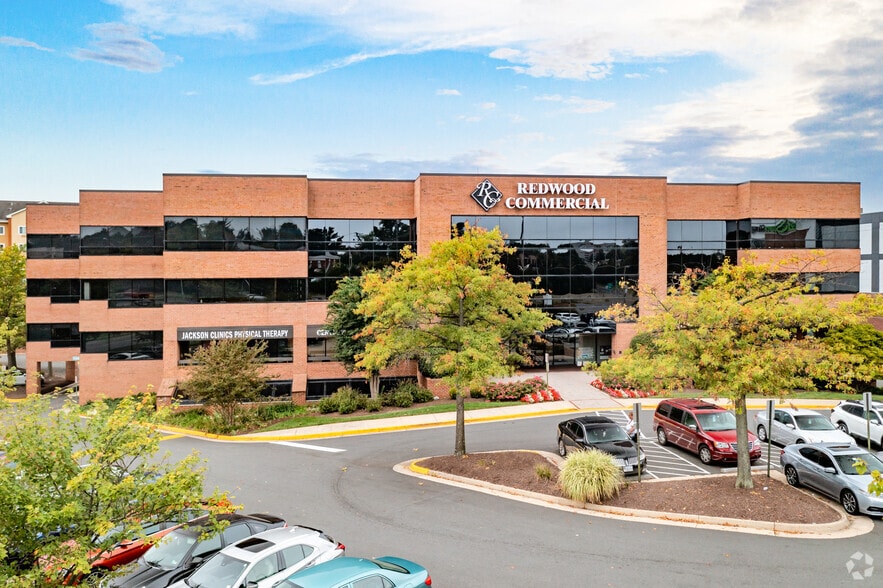 5900 Fort Dr, Centreville, VA for lease - Primary Photo - Image 1 of 12