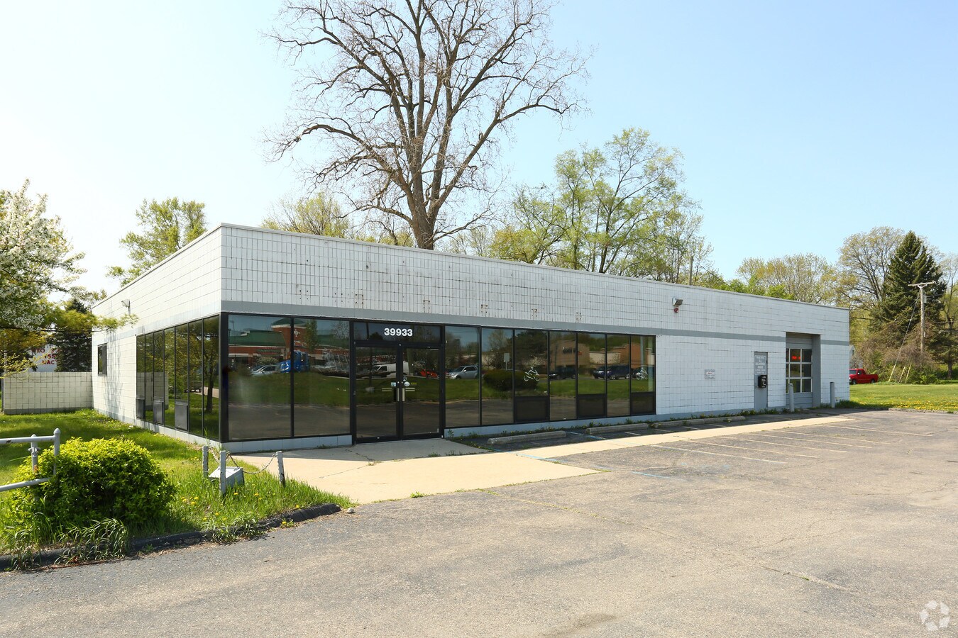 39933 Ford Rd, Canton, MI 48187