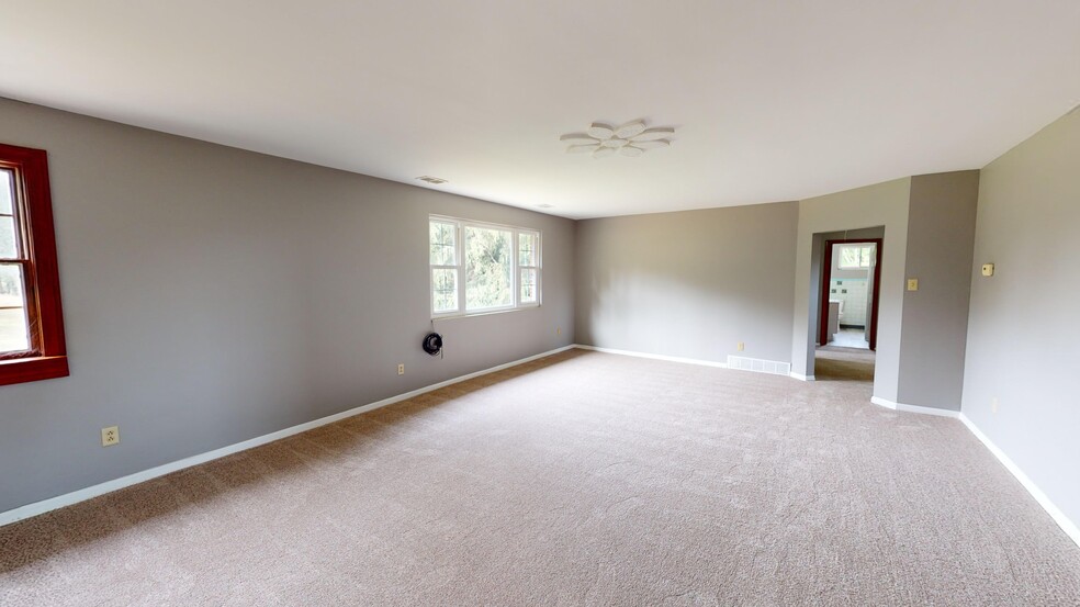 3098 Woodland Rd, Ambridge, PA for sale - Building Photo - Image 2 of 17