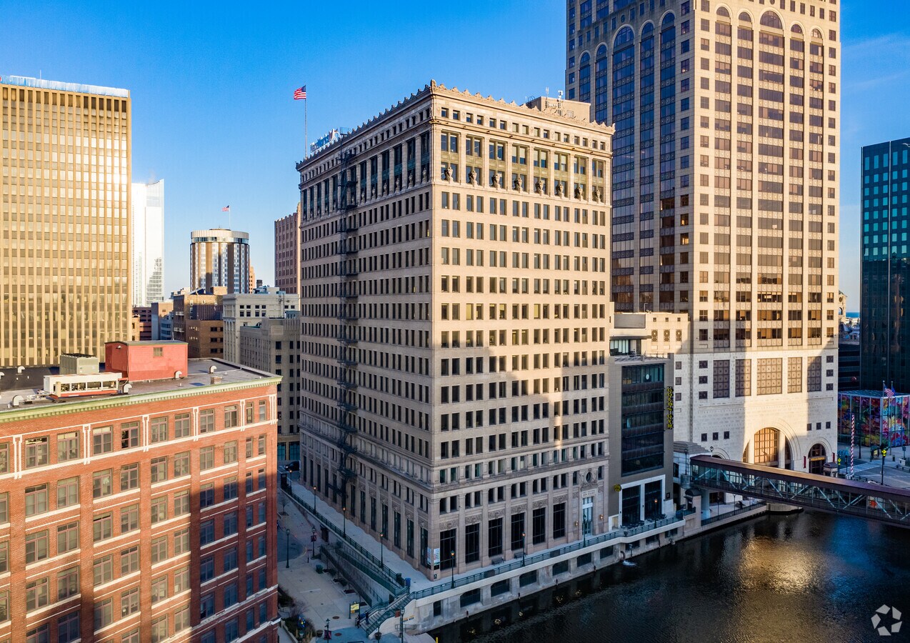 735 N Water St Milwaukee Wi 53202 Citycenter Loopnet Com