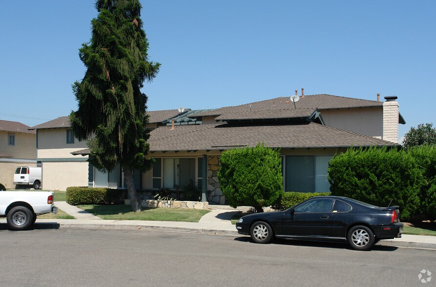 5561 Reno Cir, Huntington Beach, CA for sale - Primary Photo - Image 1 of 1