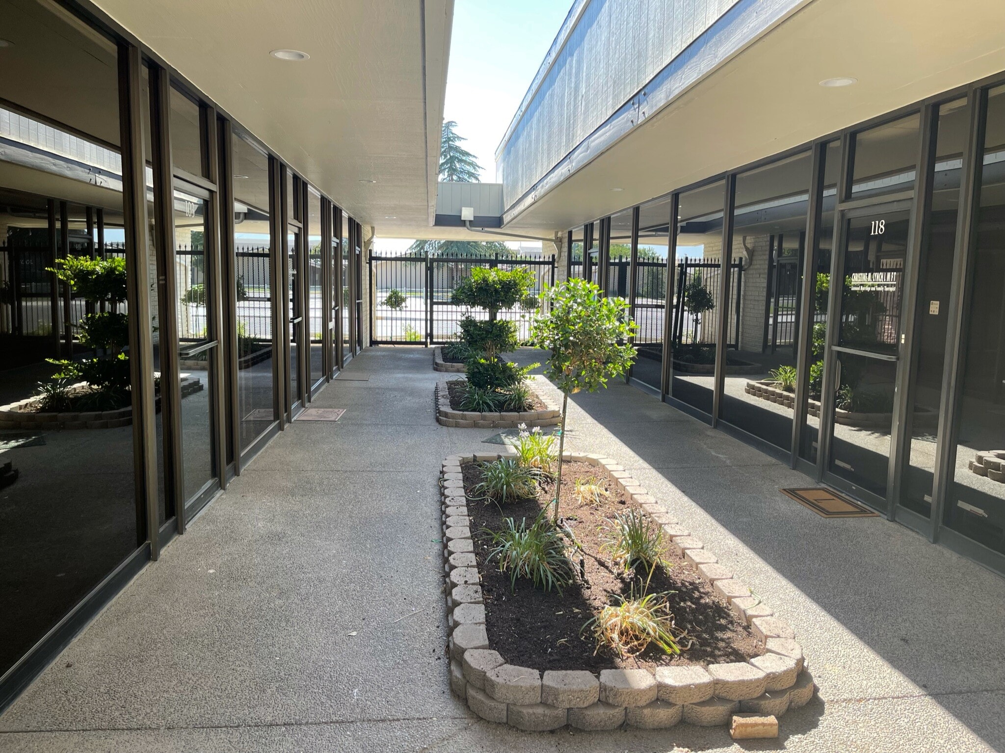 5528 N Palm Ave, Fresno, CA for lease Primary Photo- Image 1 of 3