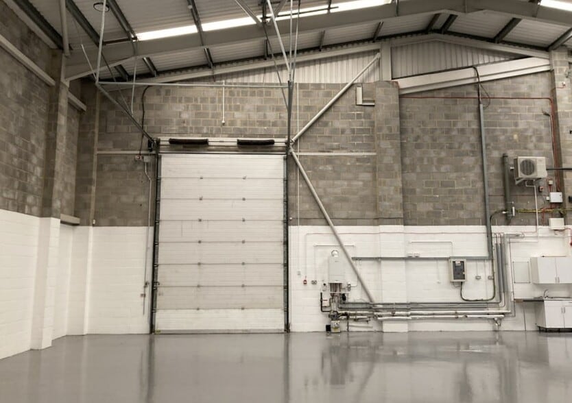 Dunbeath Ct, Swindon for lease - Interior Photo - Image 2 of 9