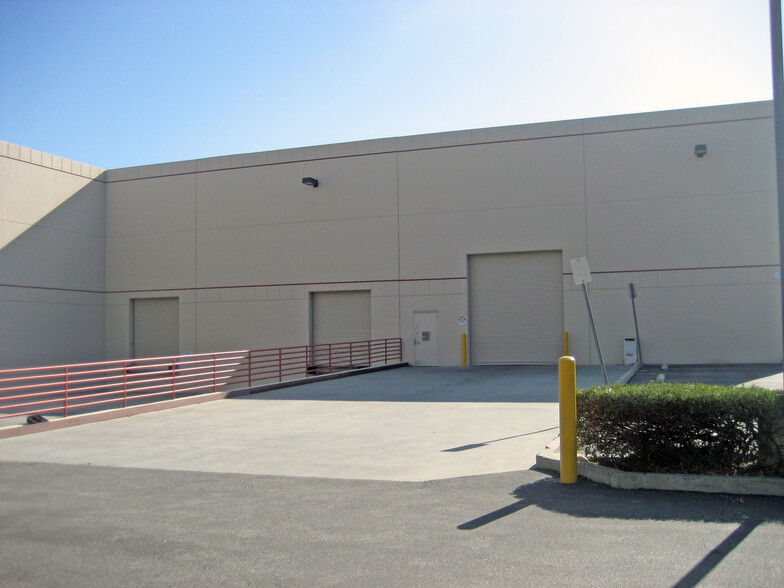 28334 Industry Dr, Valencia, CA for lease - Building Photo - Image 3 of 7