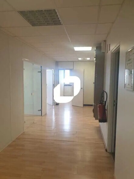 Office in Vitry-sur-Seine for lease - Building Photo - Image 3 of 18