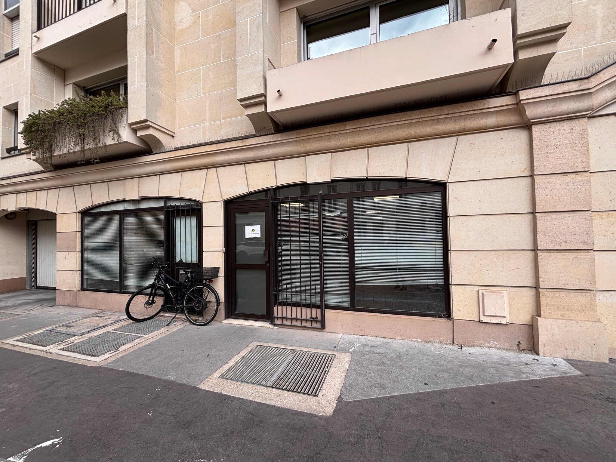 2 Bis Rue Paul Fort, Paris for lease Building Photo- Image 1 of 14