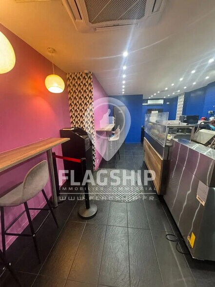 Retail in Paris for lease - Interior Photo - Image 2 of 8