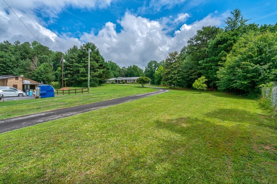 970 Old Gainesville, Pendergrass, GA 30567