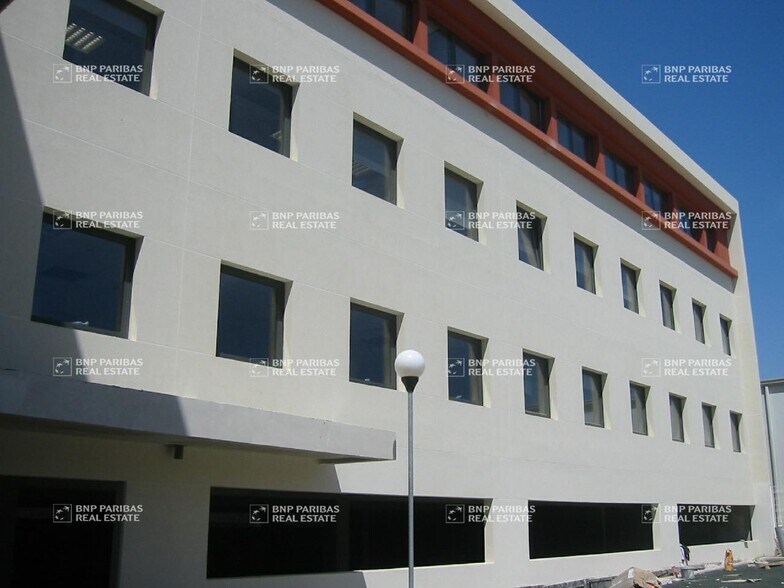 Office in Marseille for lease - Building Photo - Image 3 of 11