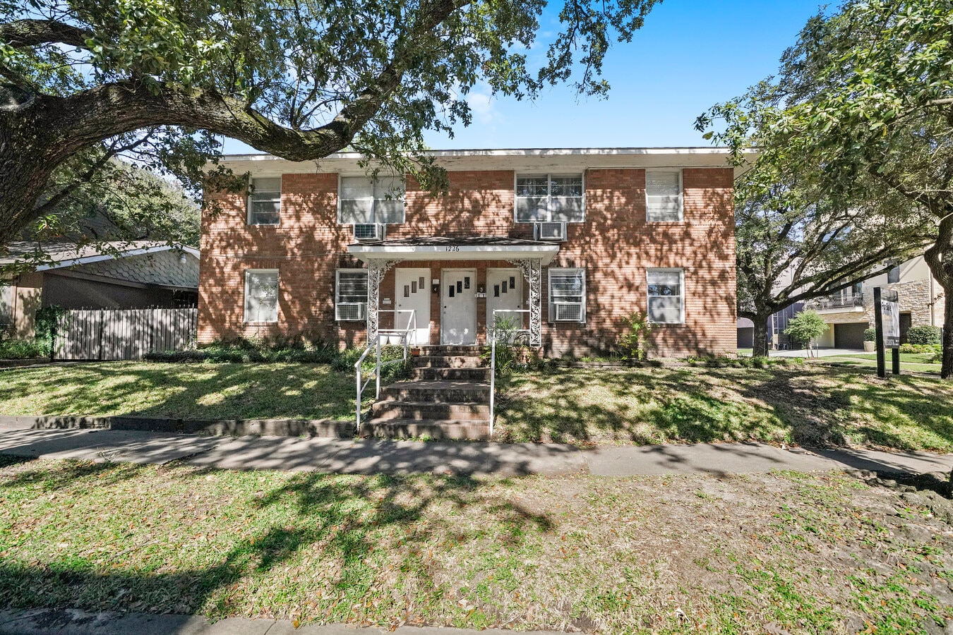 1226 W Pierce St, Houston, TX 77019
