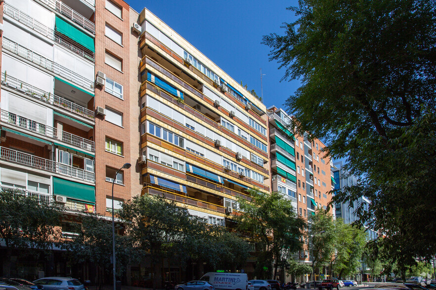 Calle Joan Maragall, 56, Madrid, Madrid for lease - Building Photo - Image 2 of 3