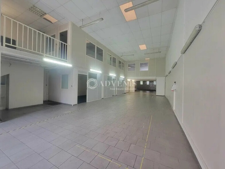 Flex in Courbevoie for lease - Building Photo - Image 2 of 8