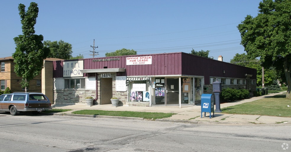 3489 N 76th St, Milwaukee, WI for sale - Building Photo - Image 2 of 4