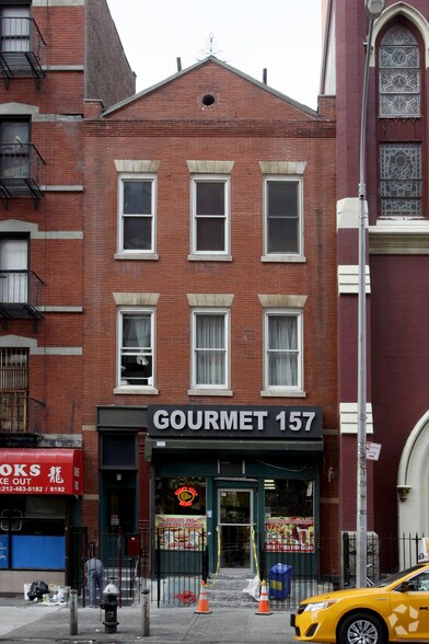 157 Christopher St, New York, NY for lease - Building Photo - Image 2 of 2