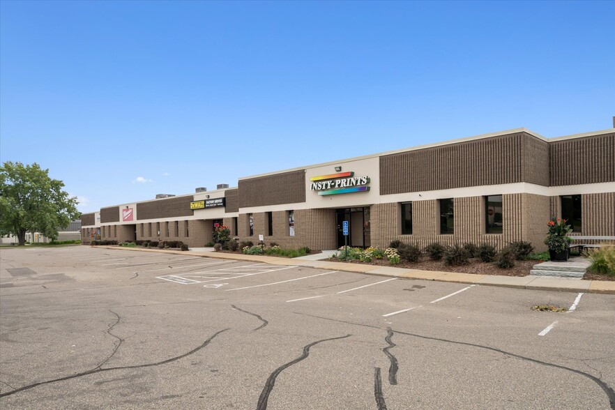 9701-9727 Valley View Rd, Eden Prairie, MN for lease - Building Photo - Image 2 of 10