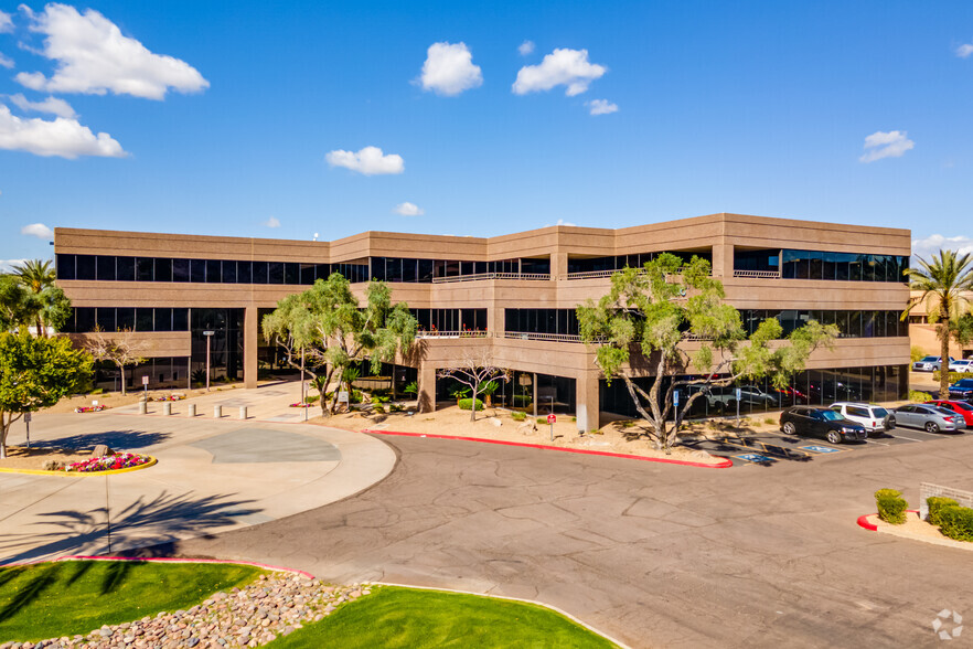 7310 N 16th St, Phoenix, AZ for lease - Building Photo - Image 1 of 6