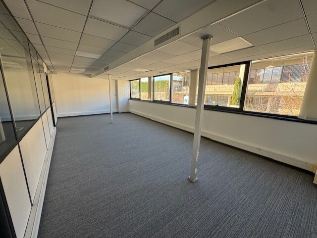 Office in Valbonne for lease - Interior Photo - Image 3 of 5